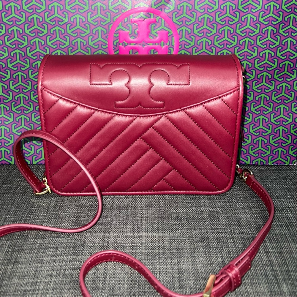 *AUTHENTIC* Tory Burch Alexa Burgundy Quilt Crossbody